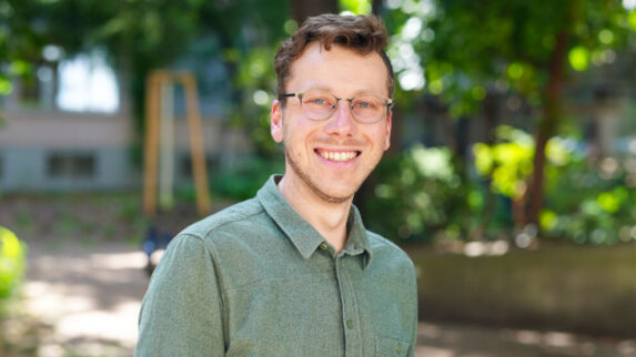 Portraitfoto von Julian Lasser